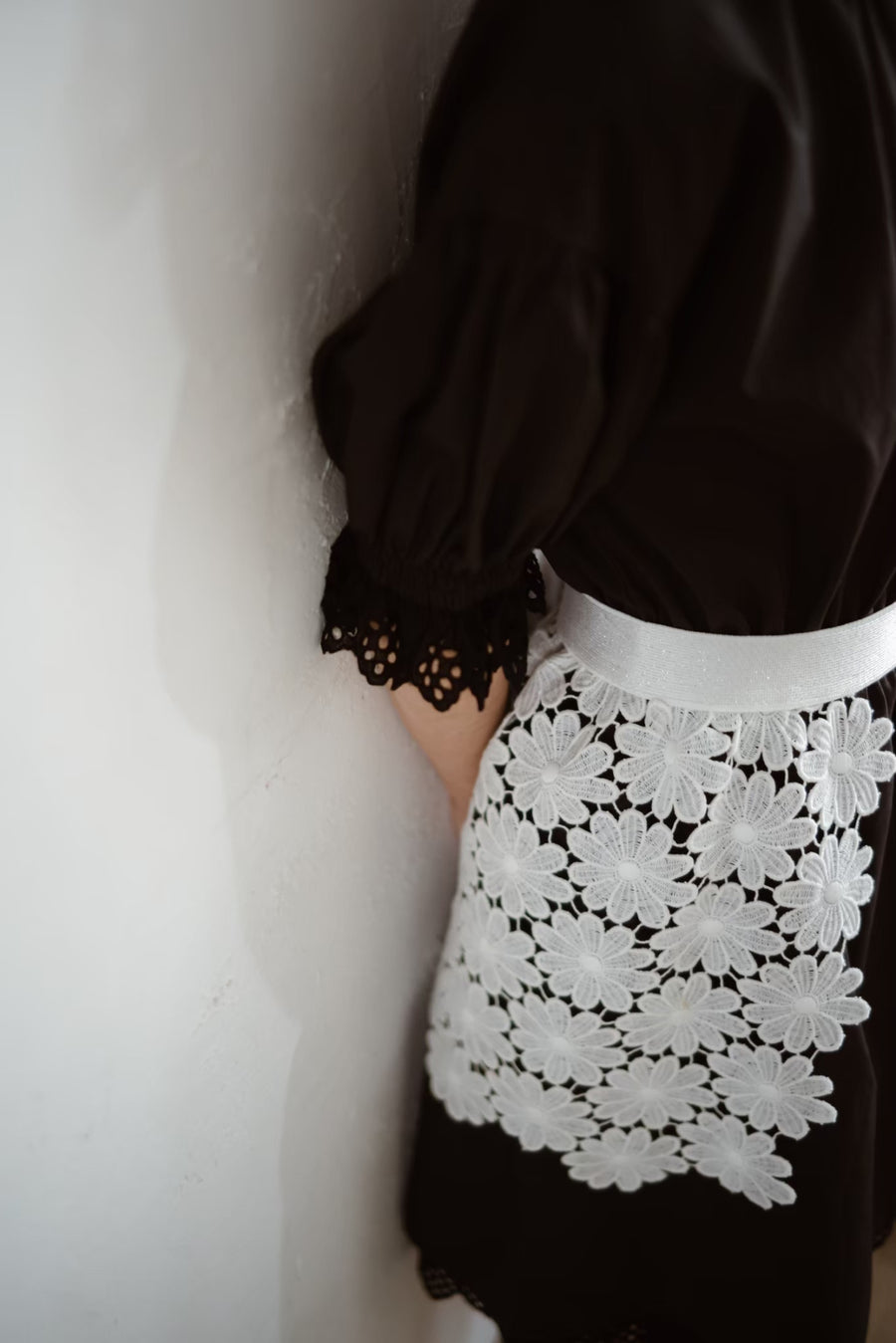 Lace apron dress/black