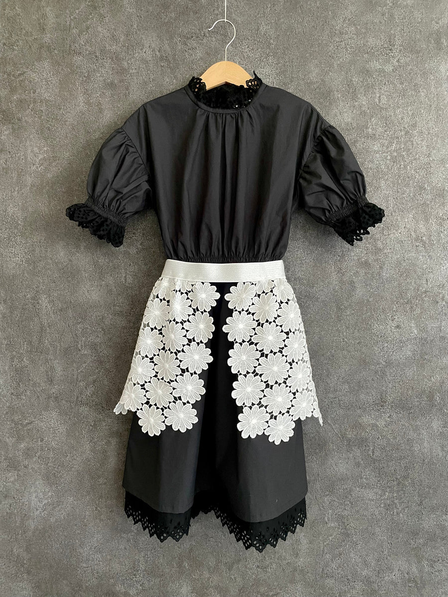 Lace apron dress/black
