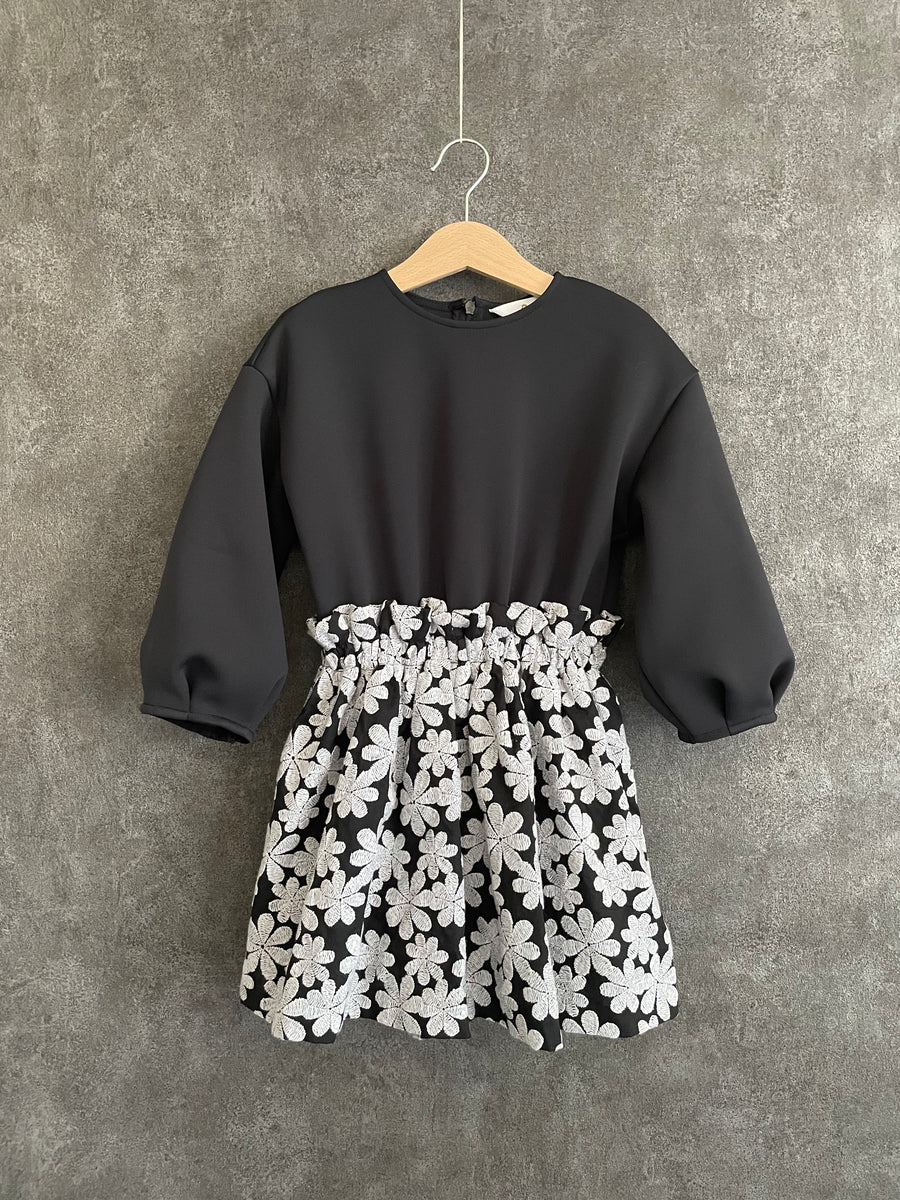 Embroidered flower culottes dress / black